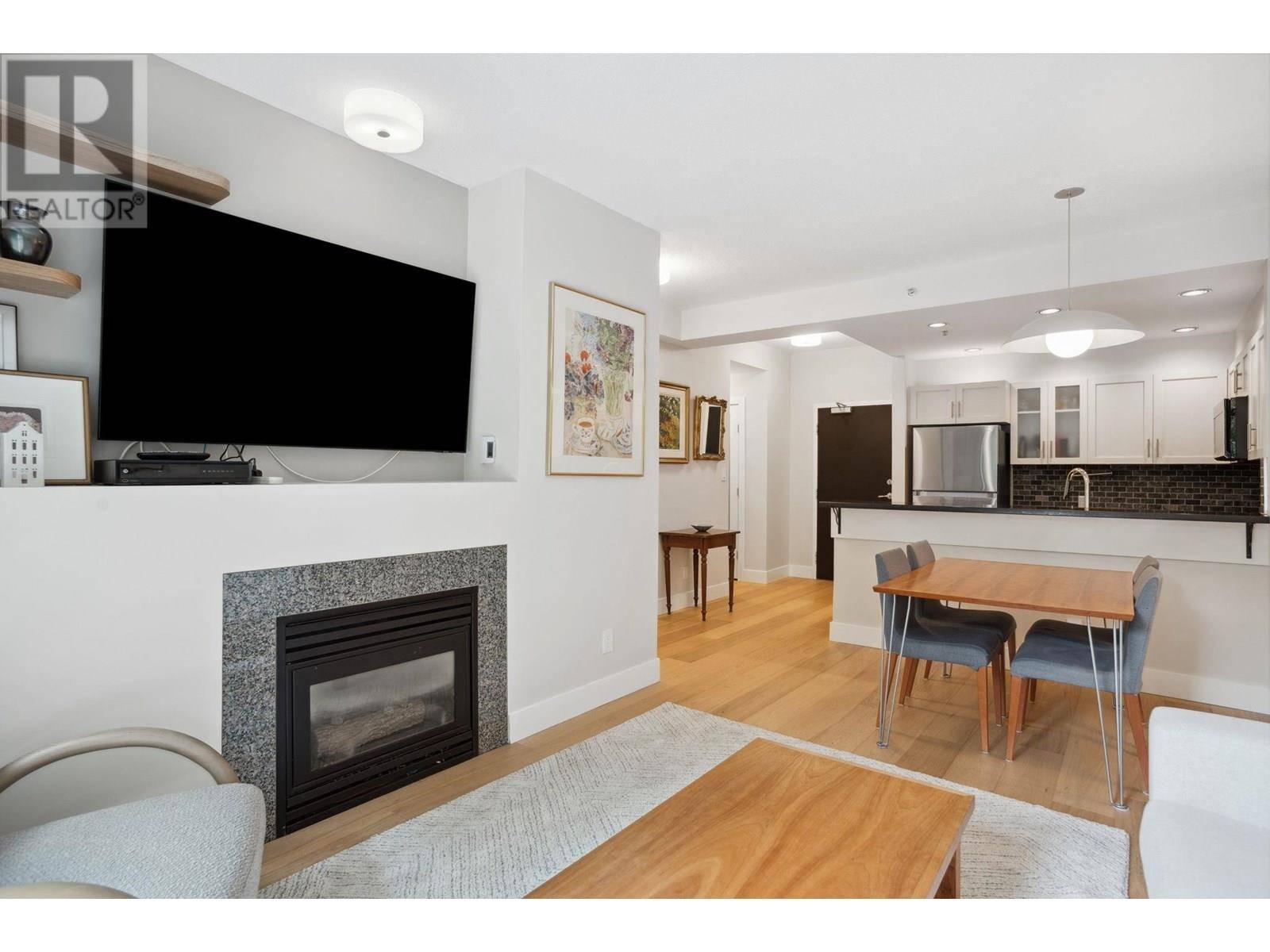 Vancouver, BC V6G1C7,1688 ROBSON ST #100