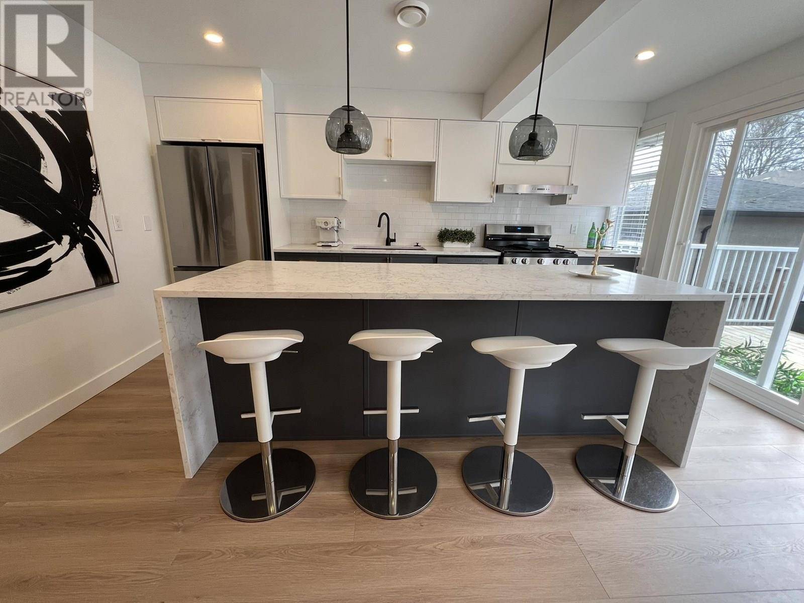 Vancouver, BC V6S1A1,3534 W 17TH AVENUE