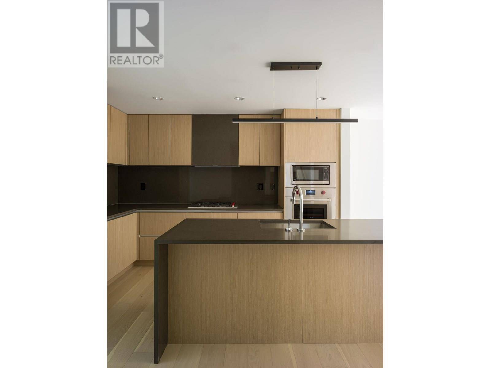 Vancouver, BC V6N0E8,3636 West 39TH AVE #401