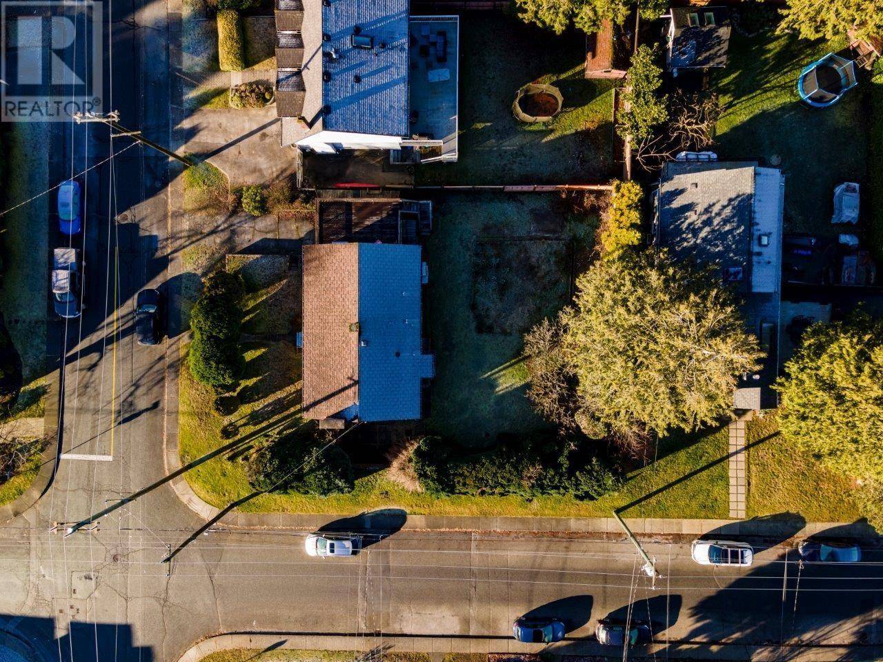 North Vancouver, BC V7L2V1,780 E 16TH STREET