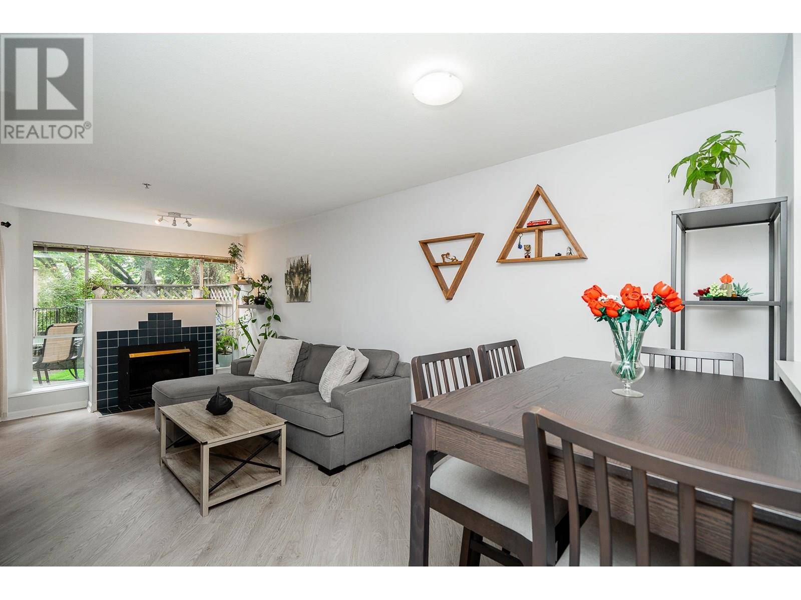 Port Coquitlam, BC V3C6R9,2401 HAWTHORNE AVE #111