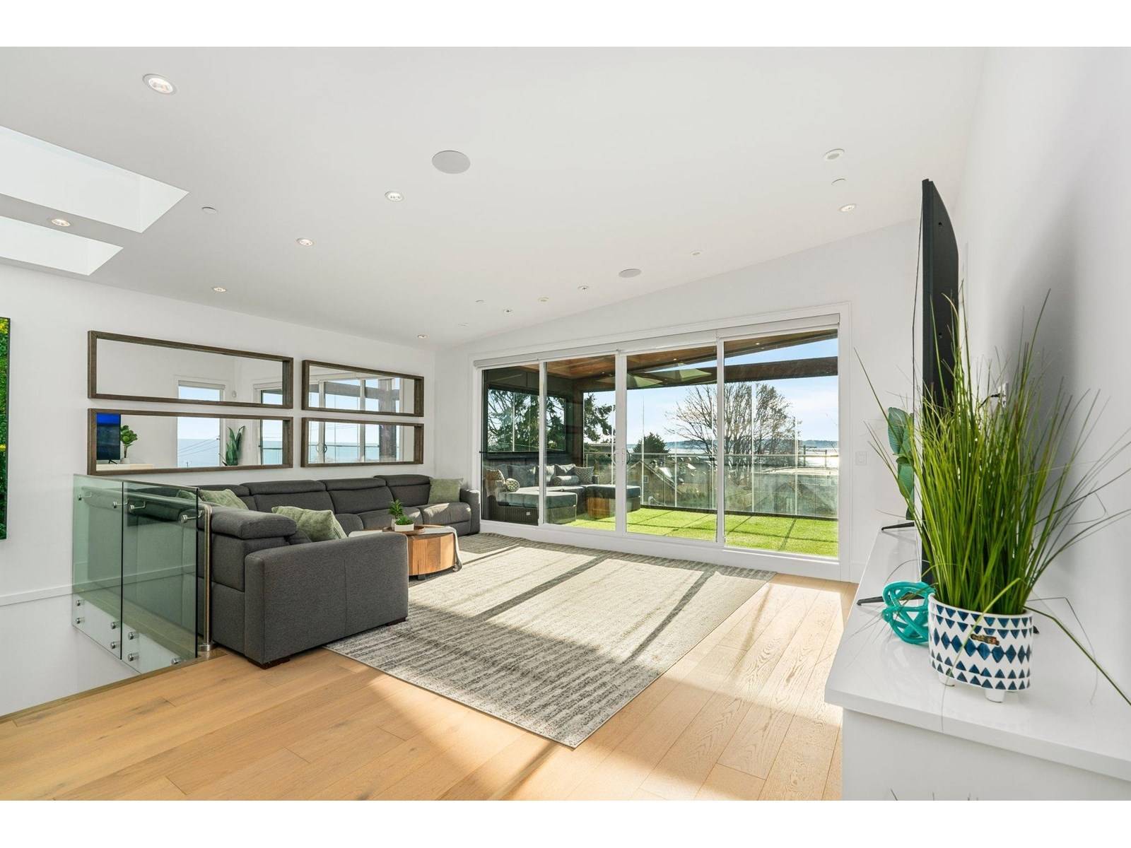 White Rock, BC V4B1X3,14857 BUENA VISTA AVENUE