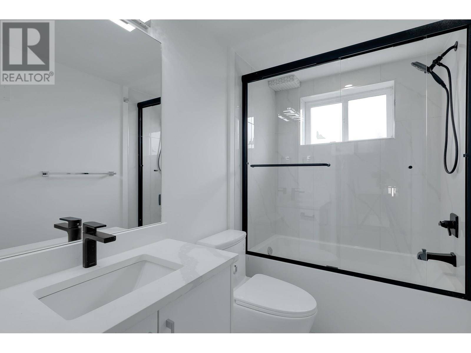 Vancouver, BC V5N3B9,2122 East 32ND AVE #201