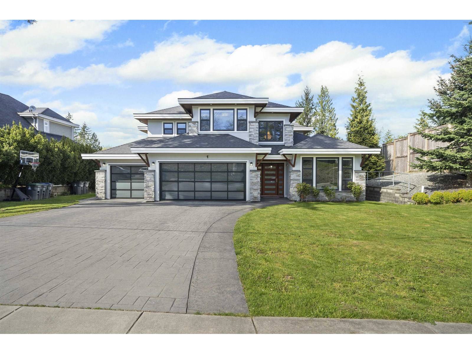 Surrey, BC V4N4H2,17585 ABBEY DRIVE