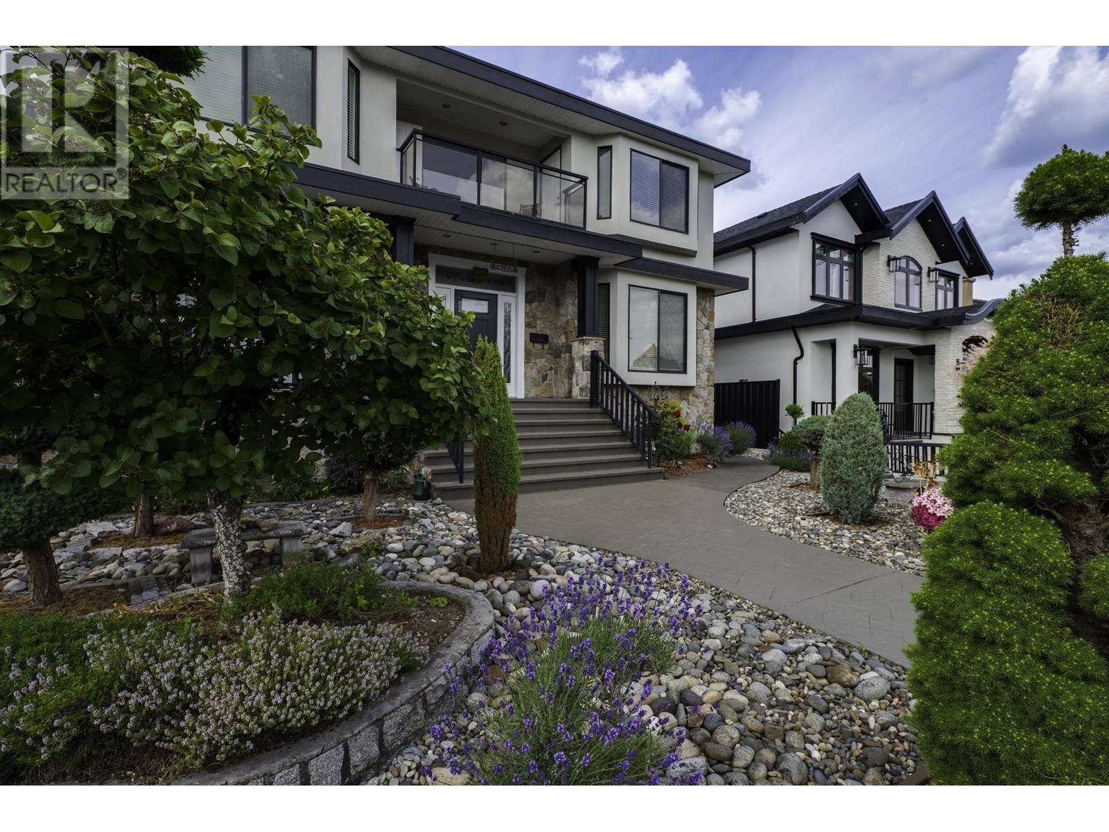 Burnaby, BC V5C3P1,4265 GRANT STREET