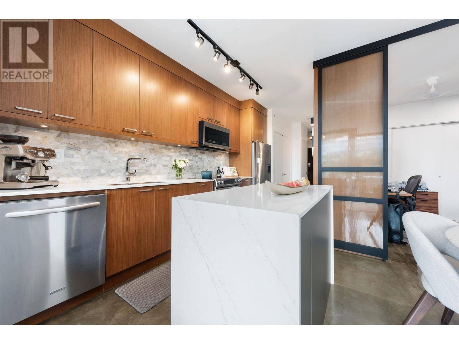 Vancouver, BC V6A0B4,221 UNION ST #415