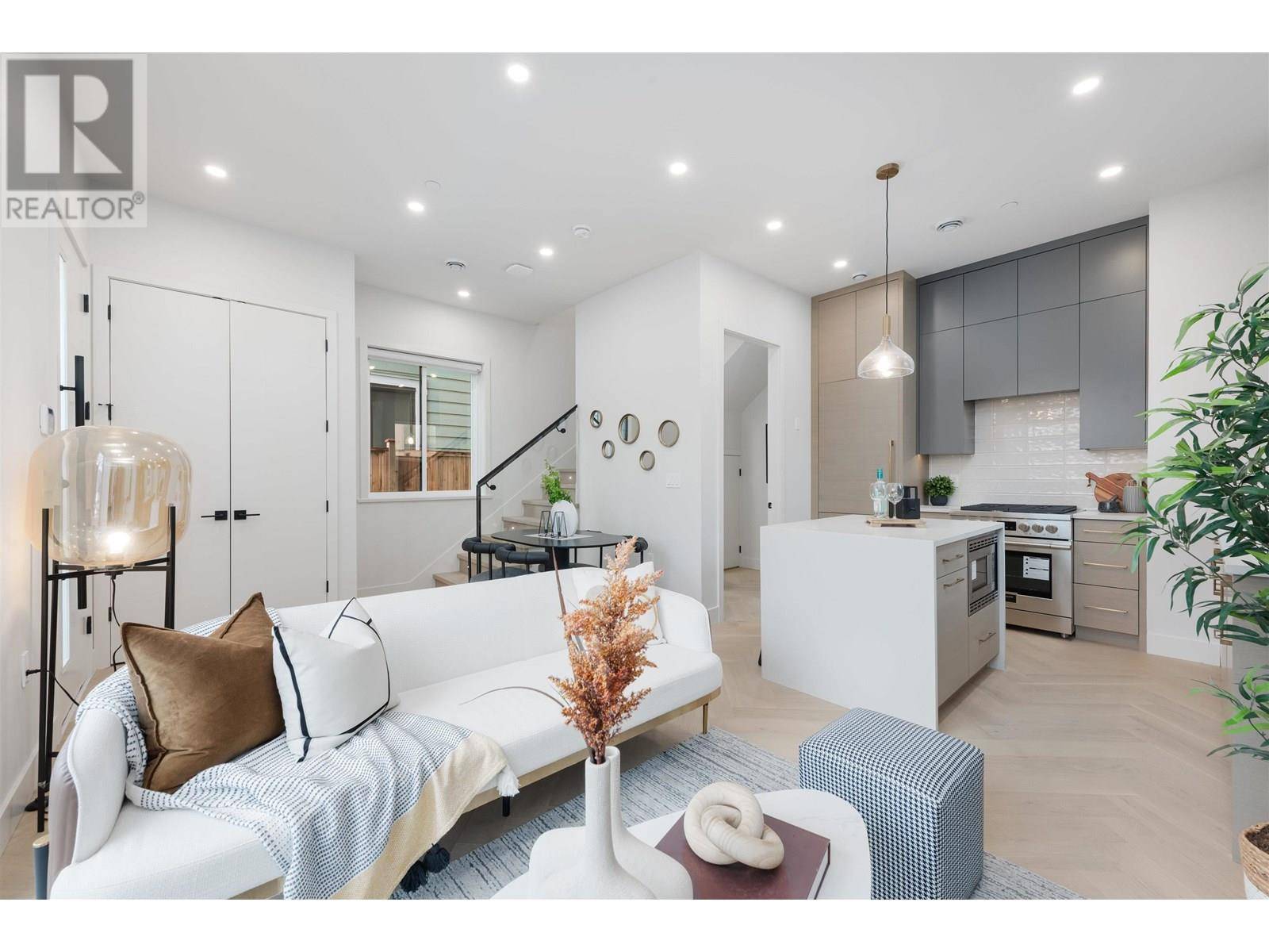 Vancouver, BC V5M3H3,3351 KASLO STREET