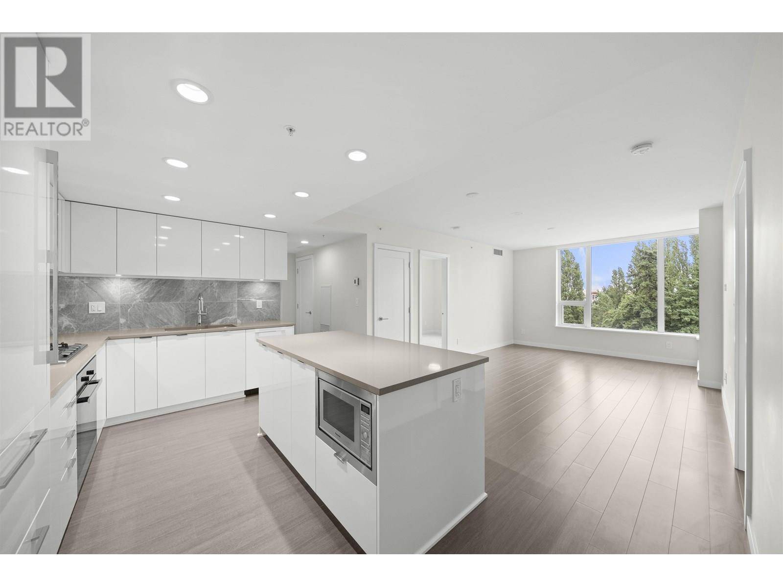 Richmond, BC V6X0W4,3699 SEXSMITH RD #815
