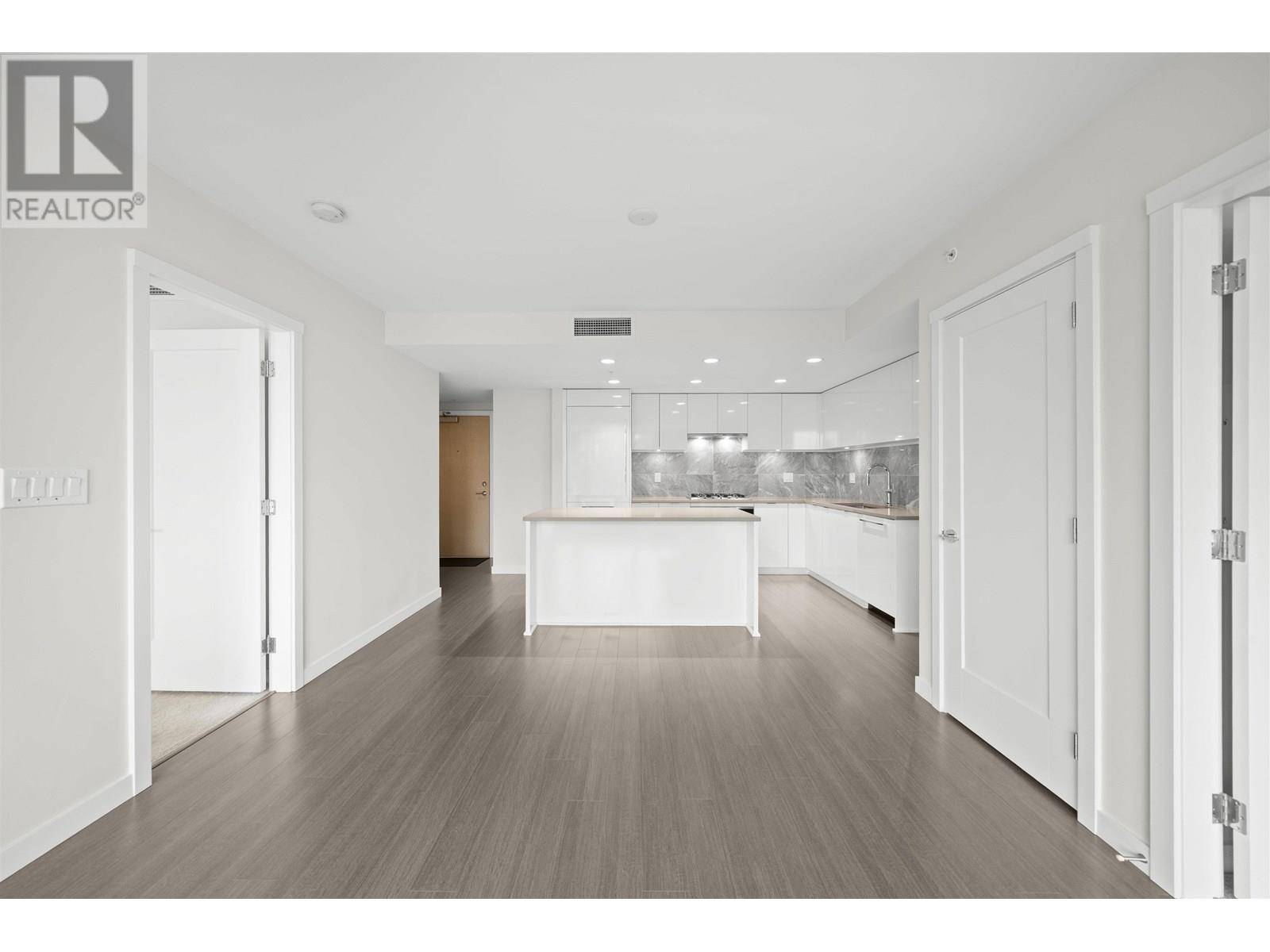 Richmond, BC V6X0W4,3699 SEXSMITH RD #815