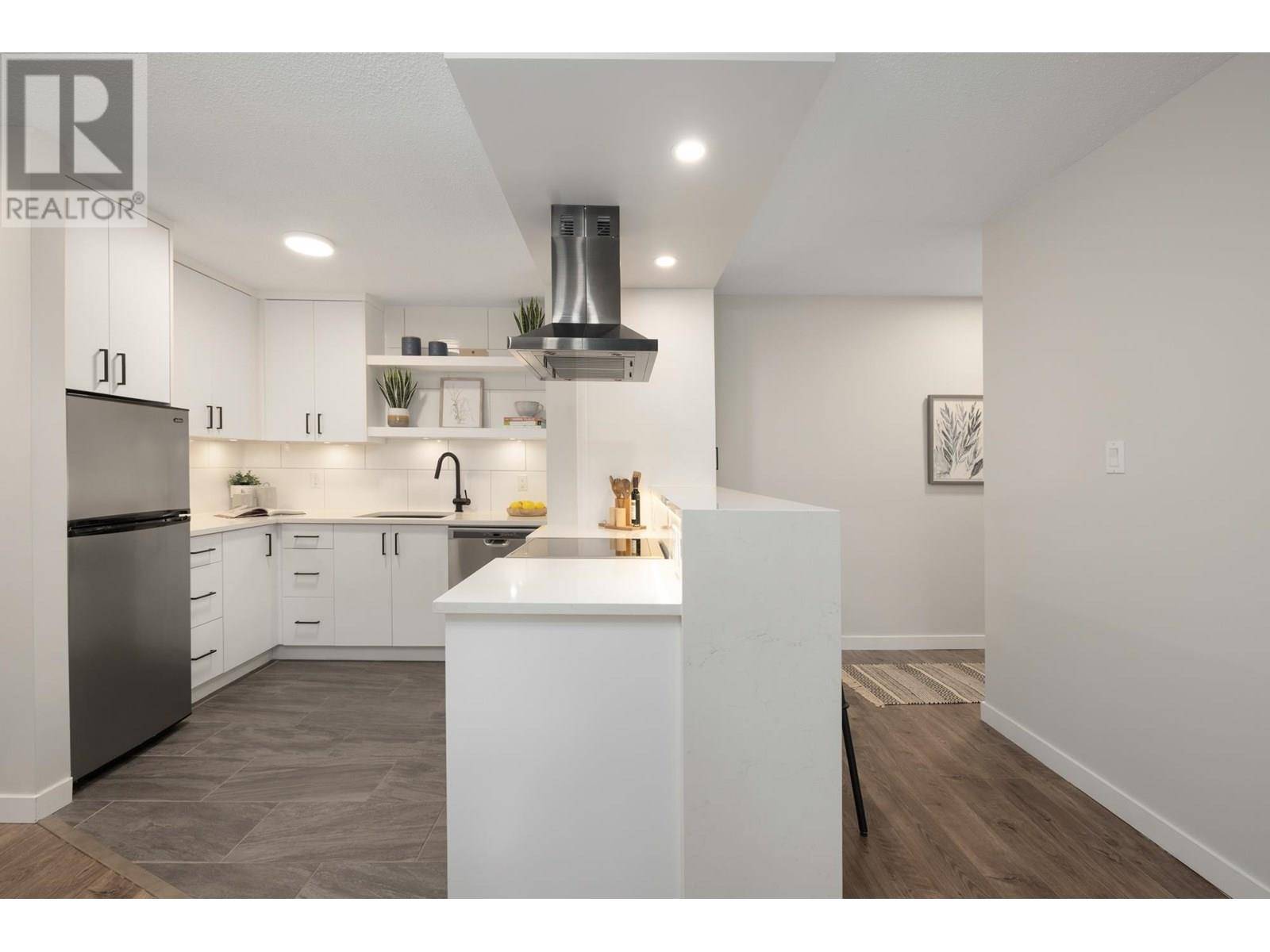 North Vancouver, BC V7L4N6,360 East 2ND ST #403