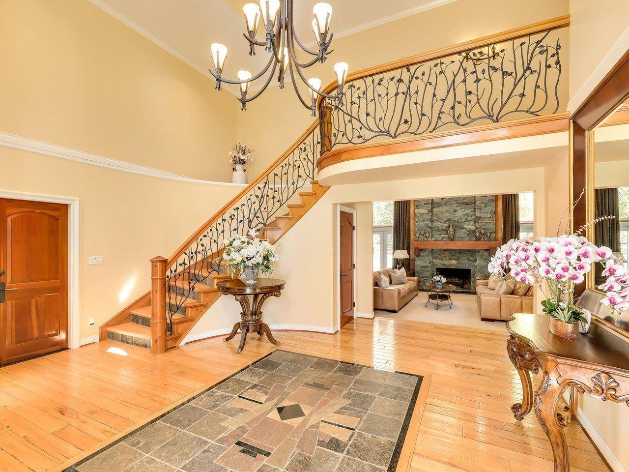 Surrey, BC V4P1Y6,13315 25 AVENUE