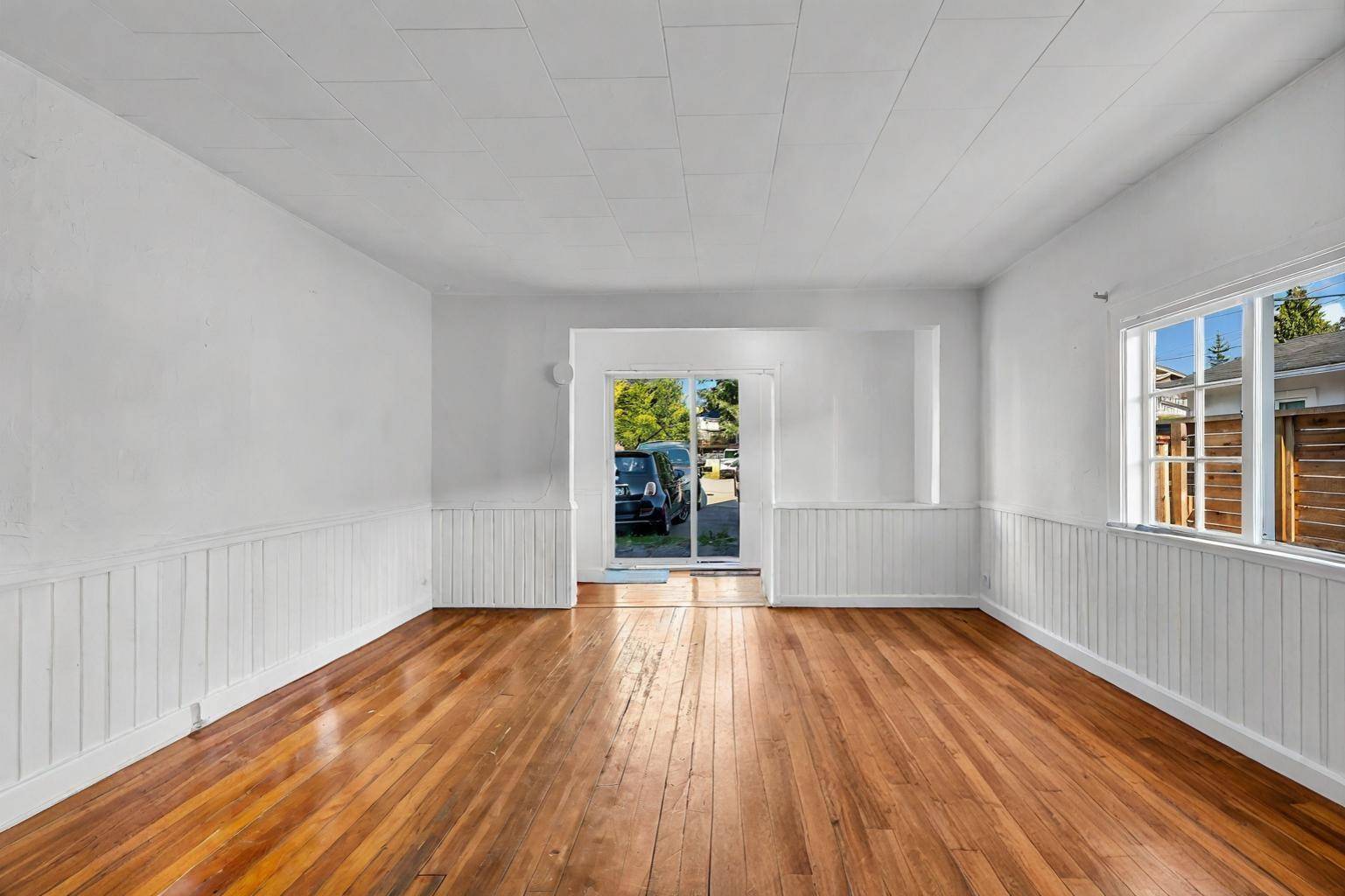 White Rock, BC V4B4M3,853 MAPLE STREET