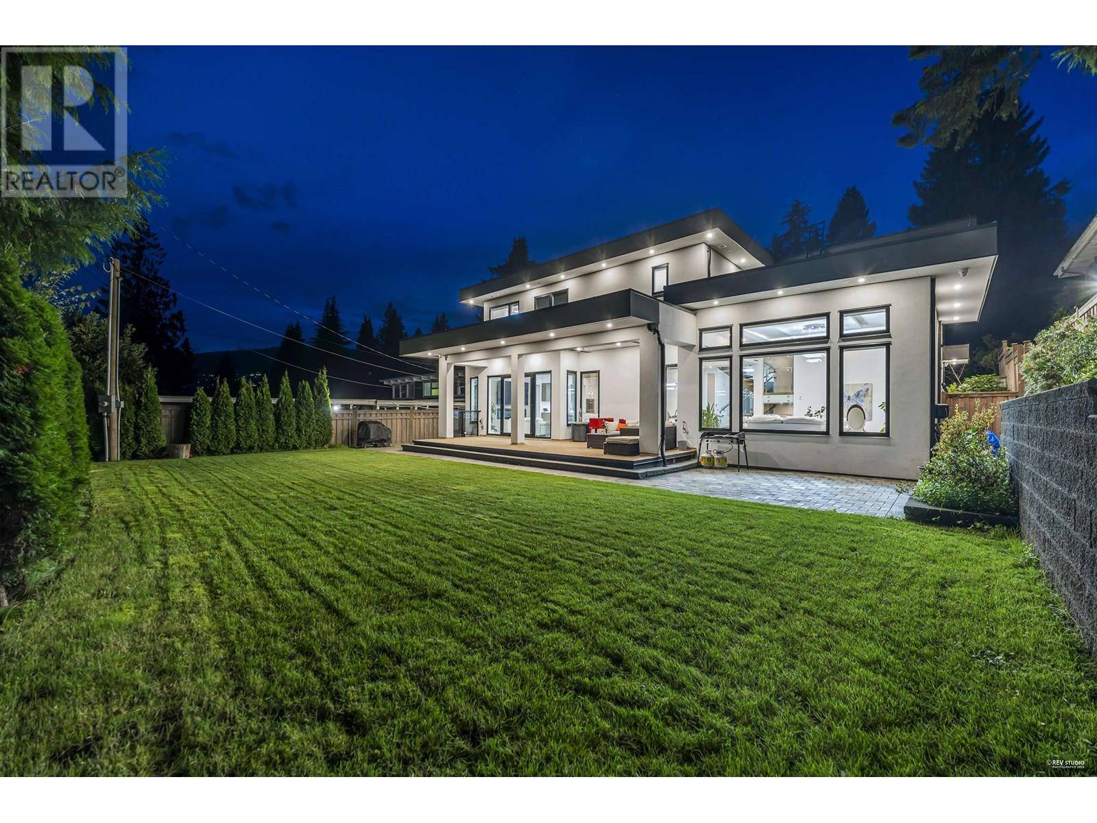 North Vancouver, BC V7R2J9,929 CANYON BOULEVARD
