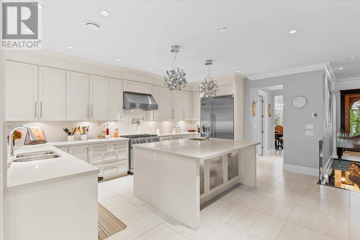 Burnaby, BC V5A4V3,7158 RIDGEVIEW DRIVE