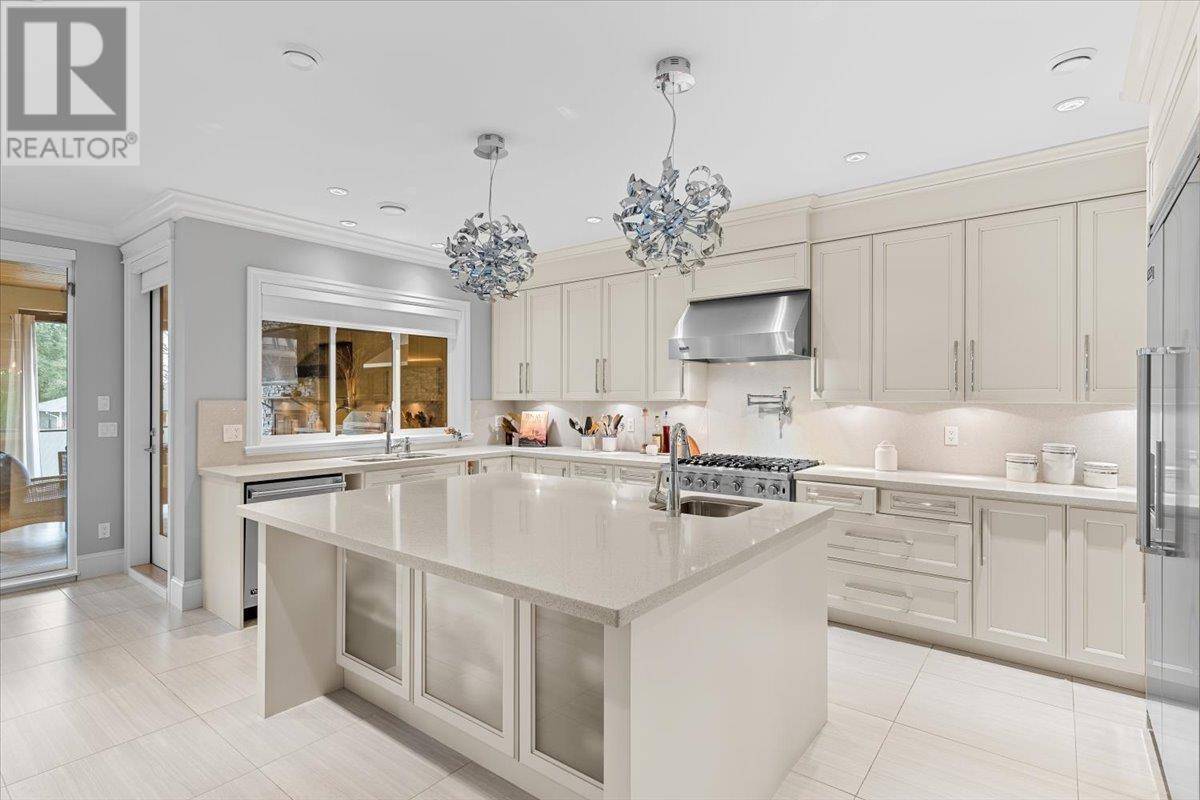Burnaby, BC V5A4V3,7158 RIDGEVIEW DRIVE