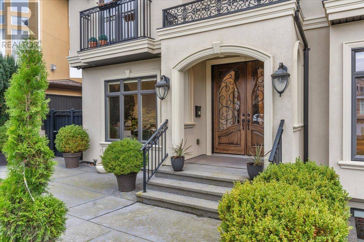 Burnaby, BC V5A4V3,7158 RIDGEVIEW DRIVE