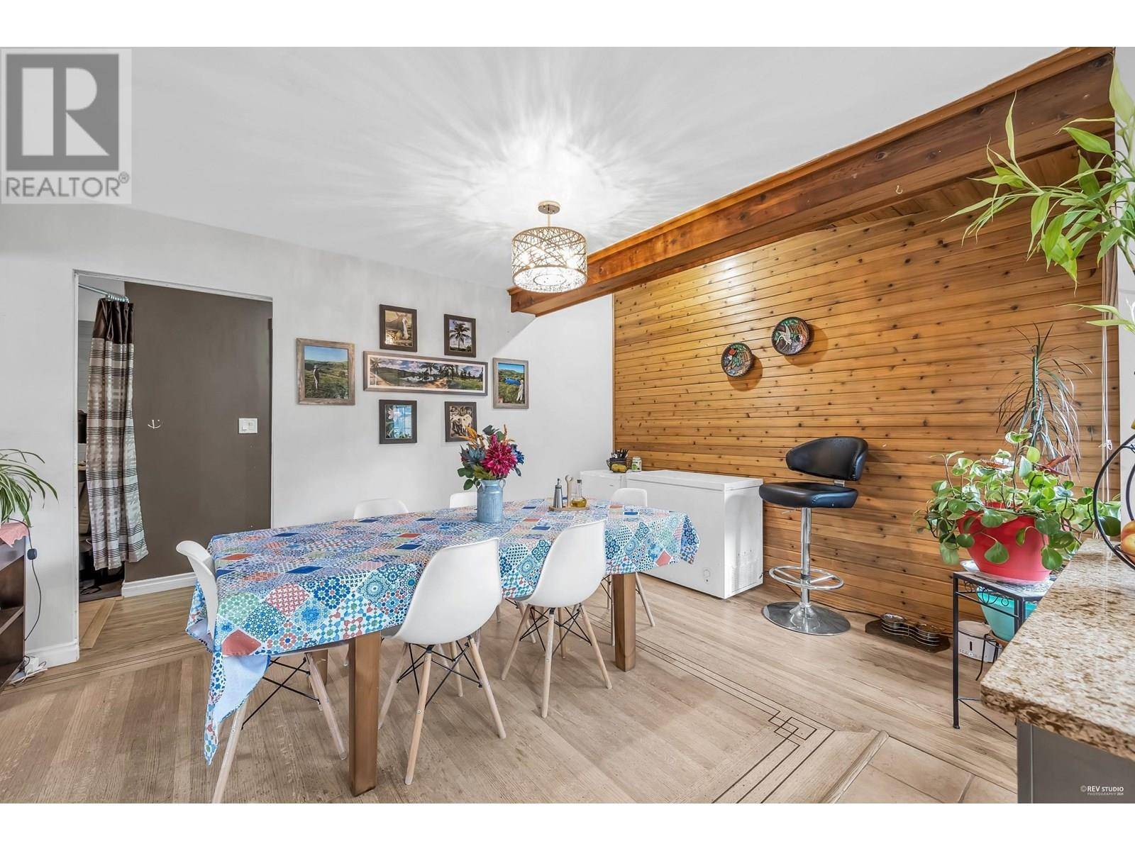 Port Coquitlam, BC V3B4J8,3624 FLINT STREET