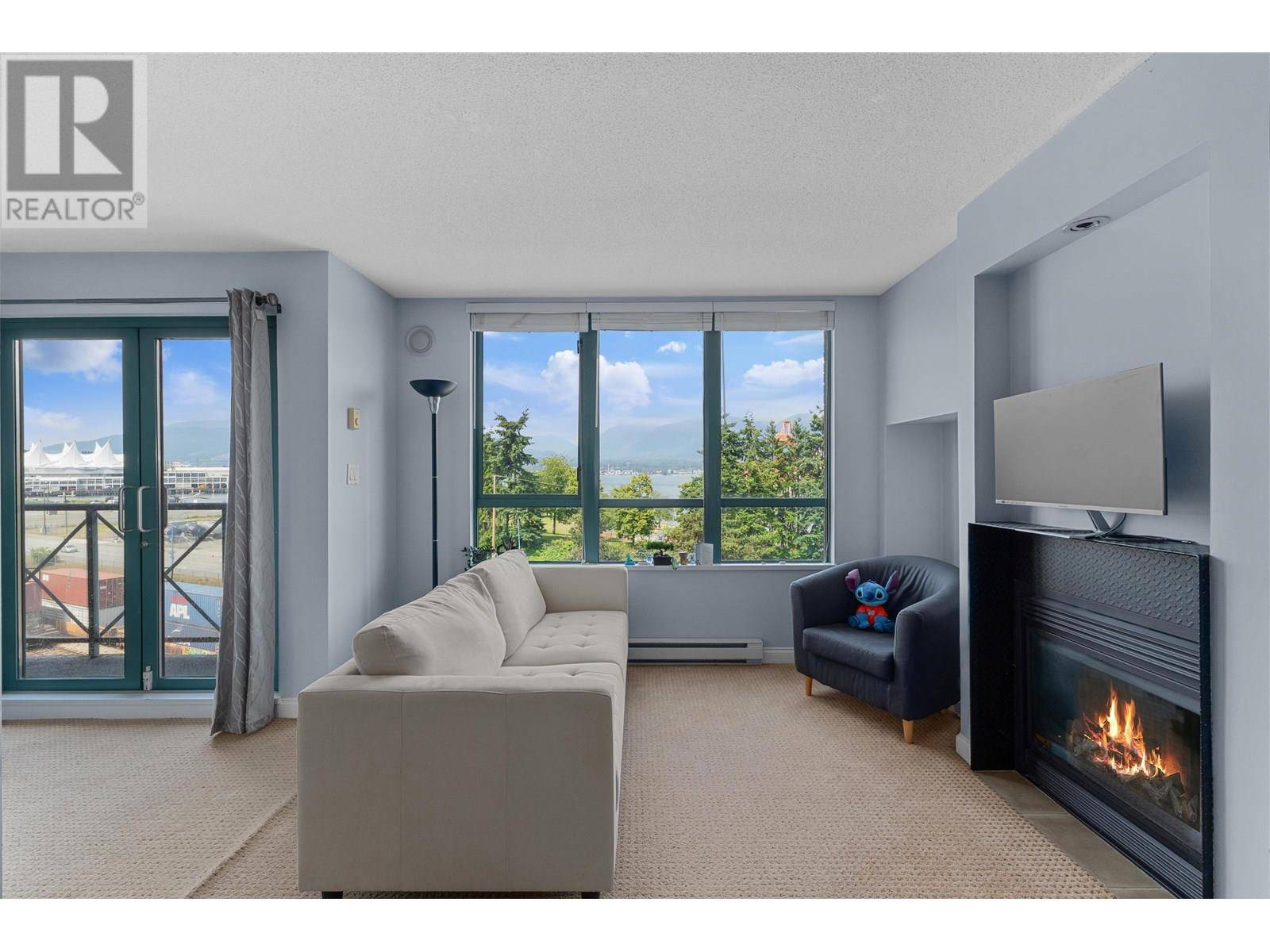 Vancouver, BC V6A1B2,55 ALEXANDER ST #604