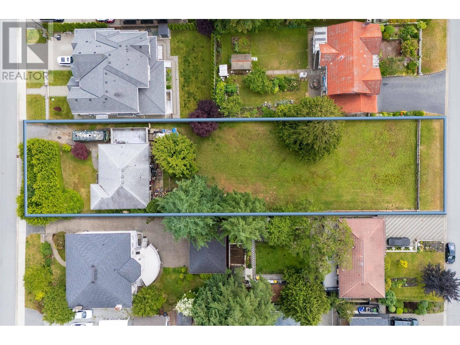 Coquitlam, BC V3J4Z2,892 MACINTOSH STREET