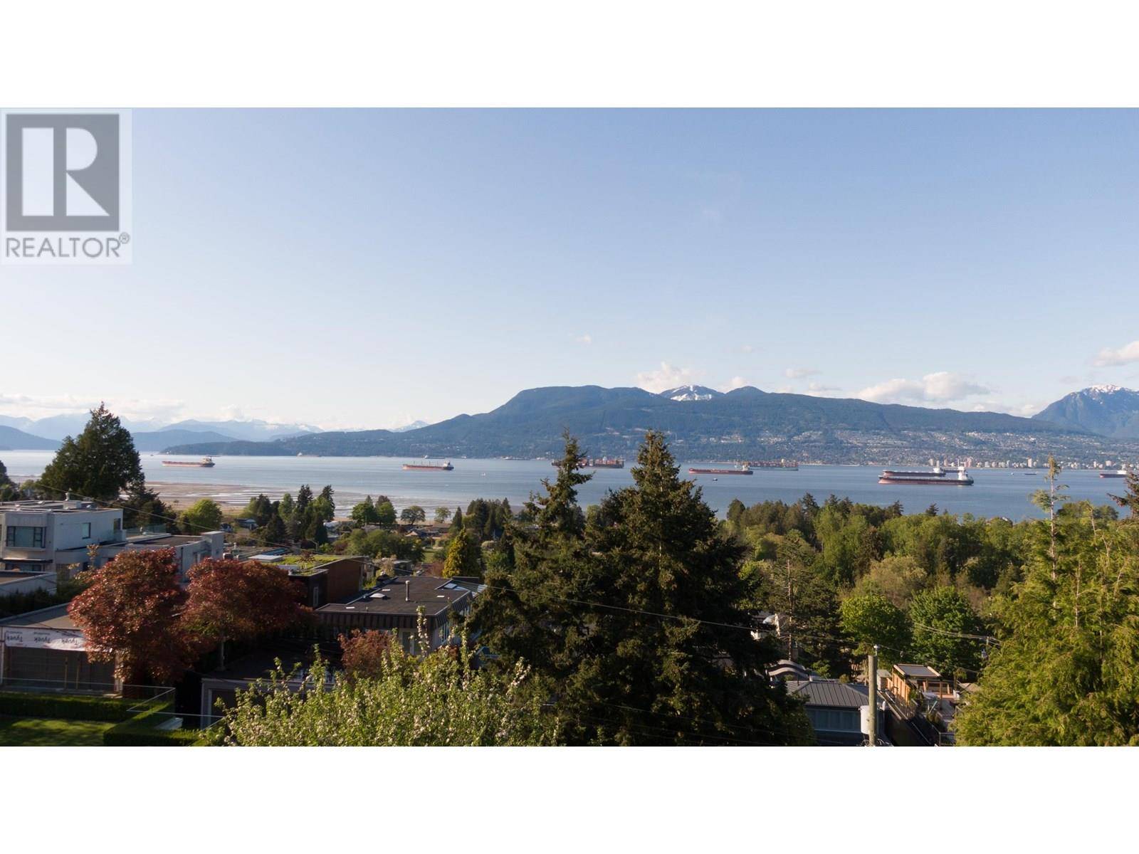 Vancouver, BC V6R1P9,4411 W 4TH AVENUE