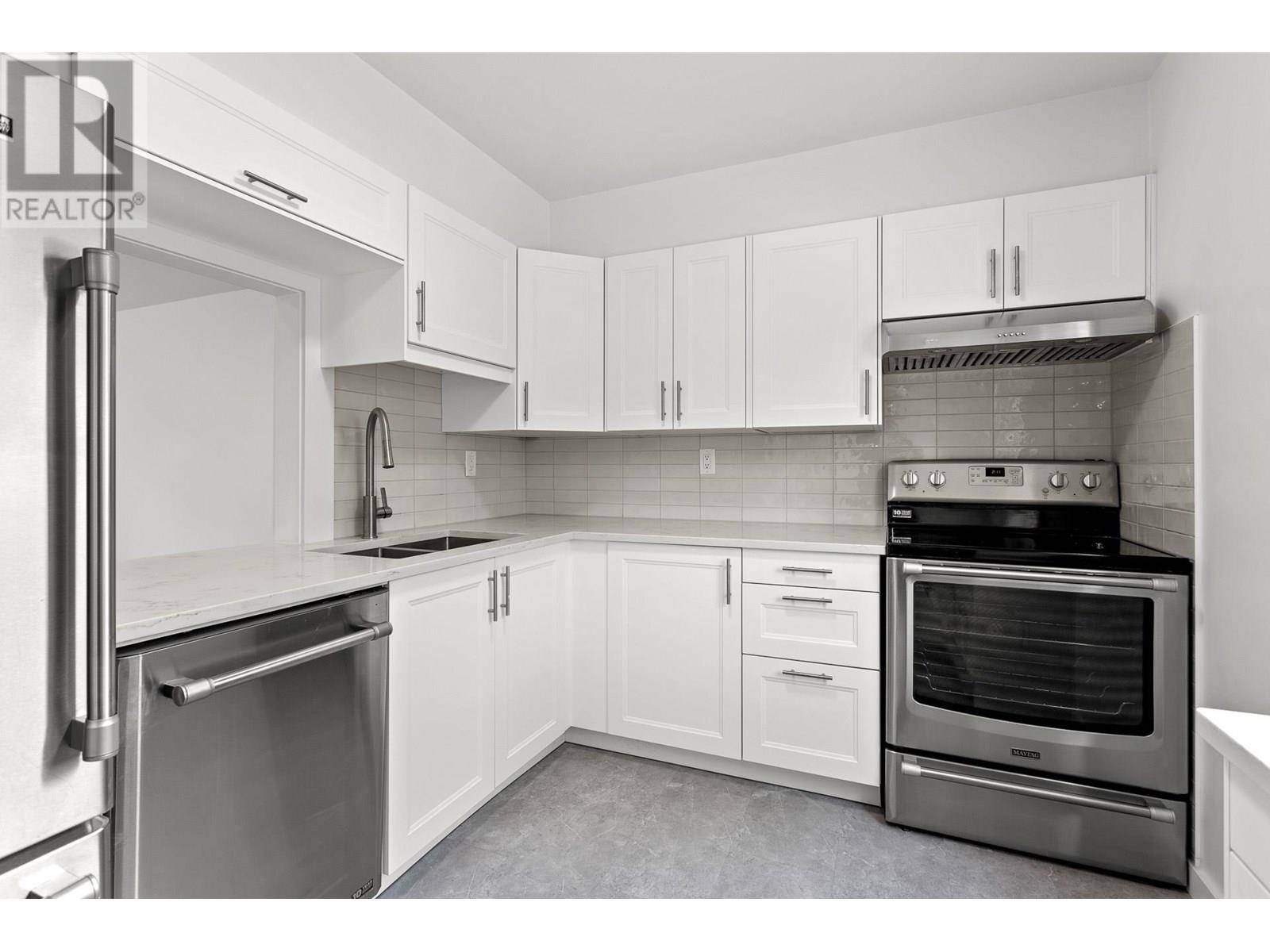 Burnaby, BC V5A3V2,8238 AMBERWOOD PLACE