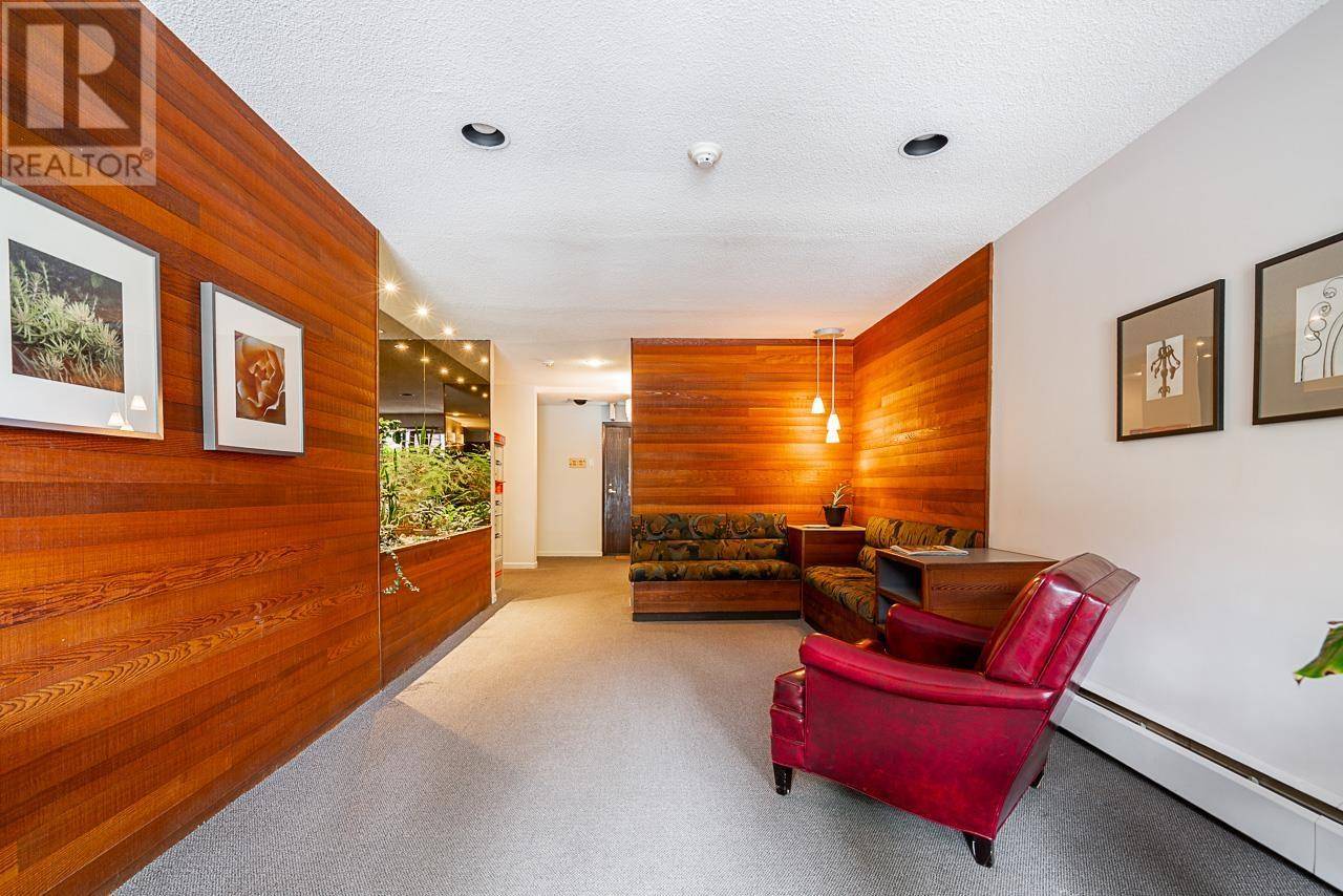 North Vancouver, BC V7L2X3,141 East 18TH ST #301