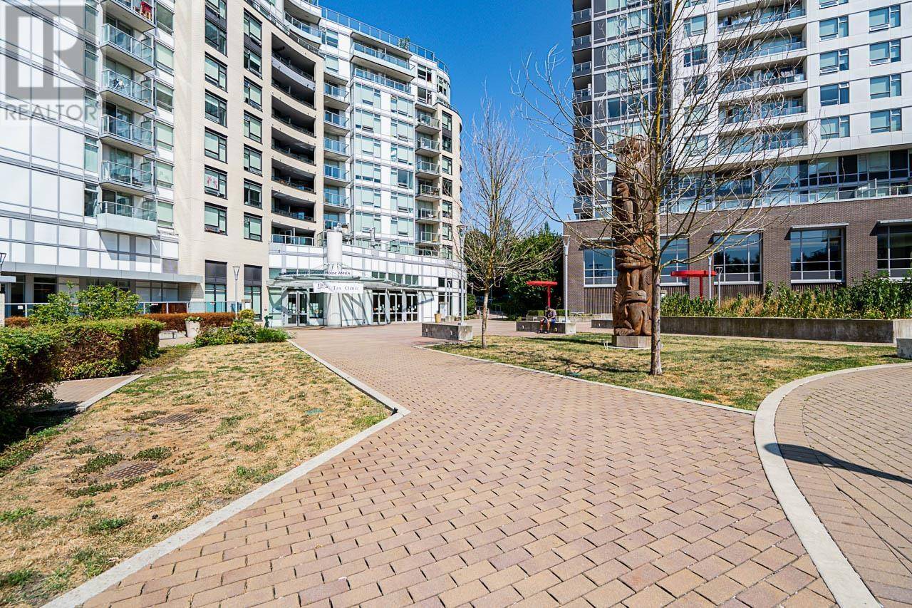 Vancouver, BC V5R0G6,5470 ORMIDALE ST #619