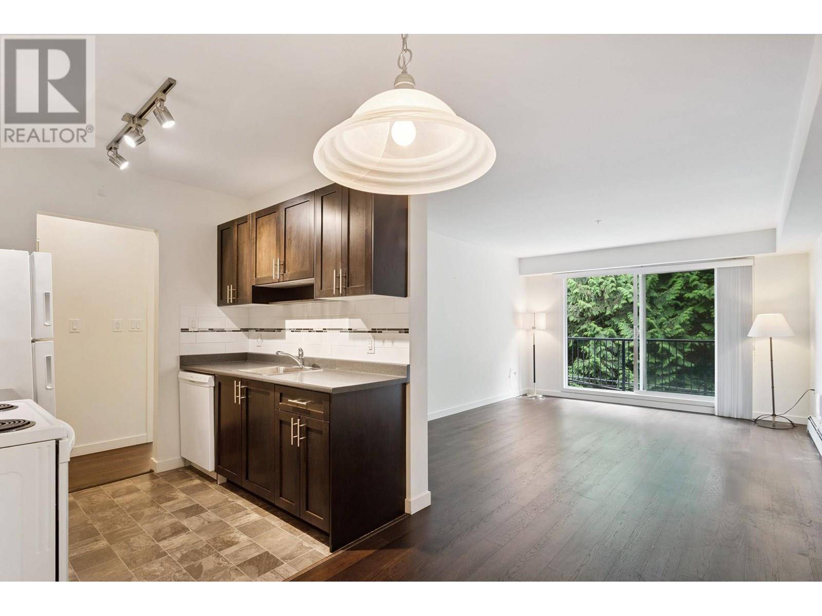 North Vancouver, BC V7L1C6,357 East 2ND ST #105