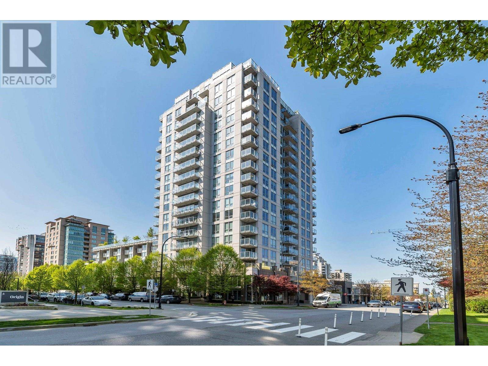 North Vancouver, BC V7L0C4,135 East 17TH ST #704