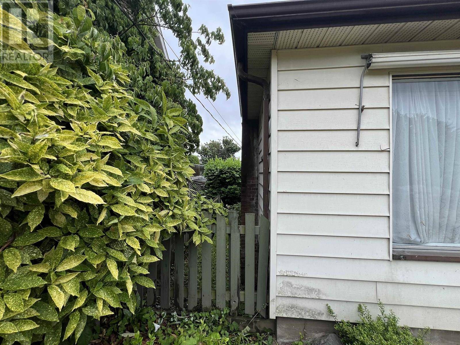 New Westminster, BC V3M2C2,1224 SIXTH AVENUE