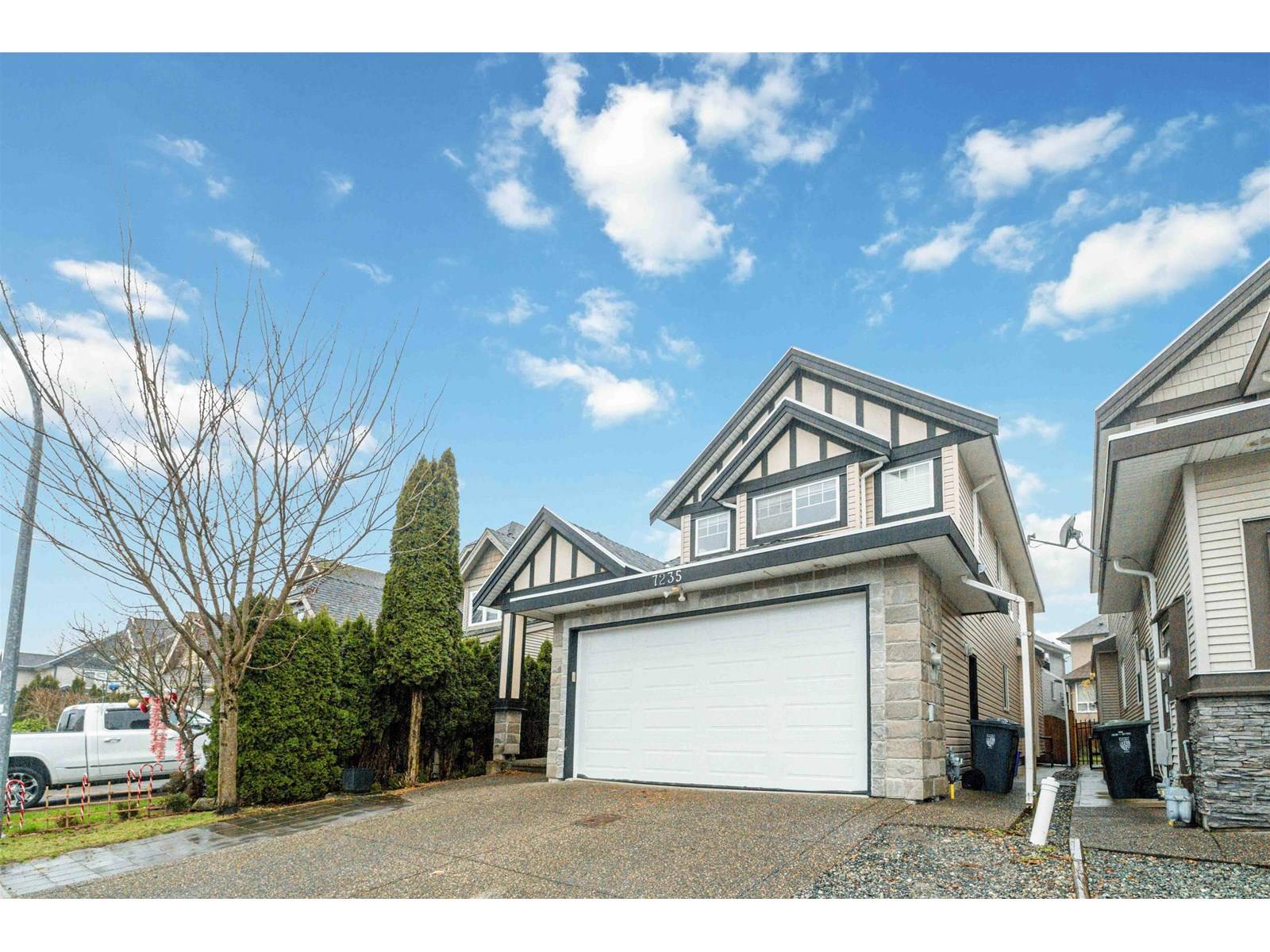 Langley, BC V2Y3J2,7235 199A STREET