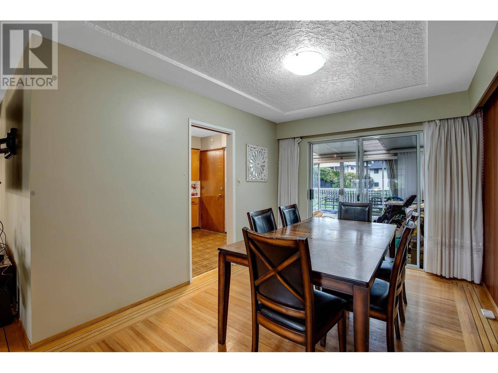 Burnaby, BC V5B4E2,2358 KENSINGTON AVENUE