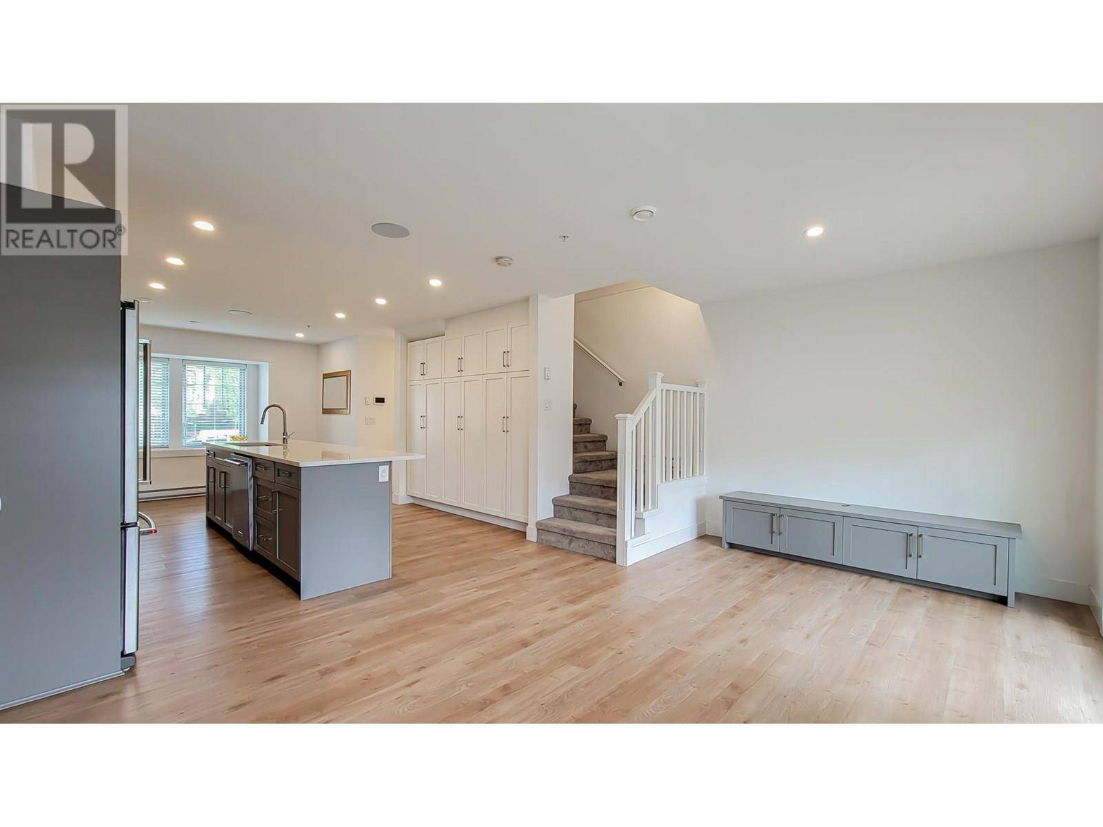 Port Coquitlam, BC V3C1Y2,2338 KELLY AVE #2