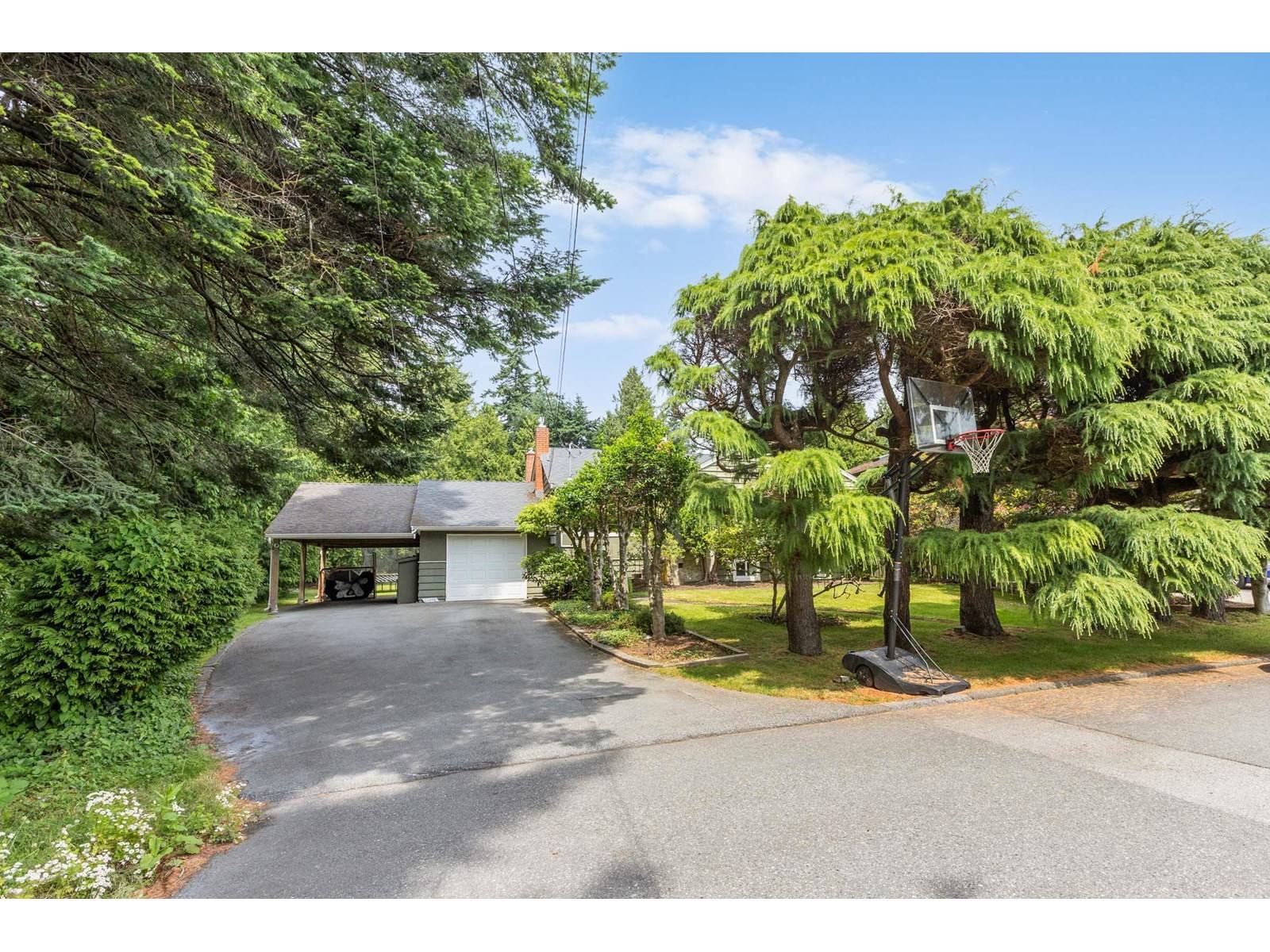 White Rock, BC V4B2W6,14093 MAGDALEN AVENUE
