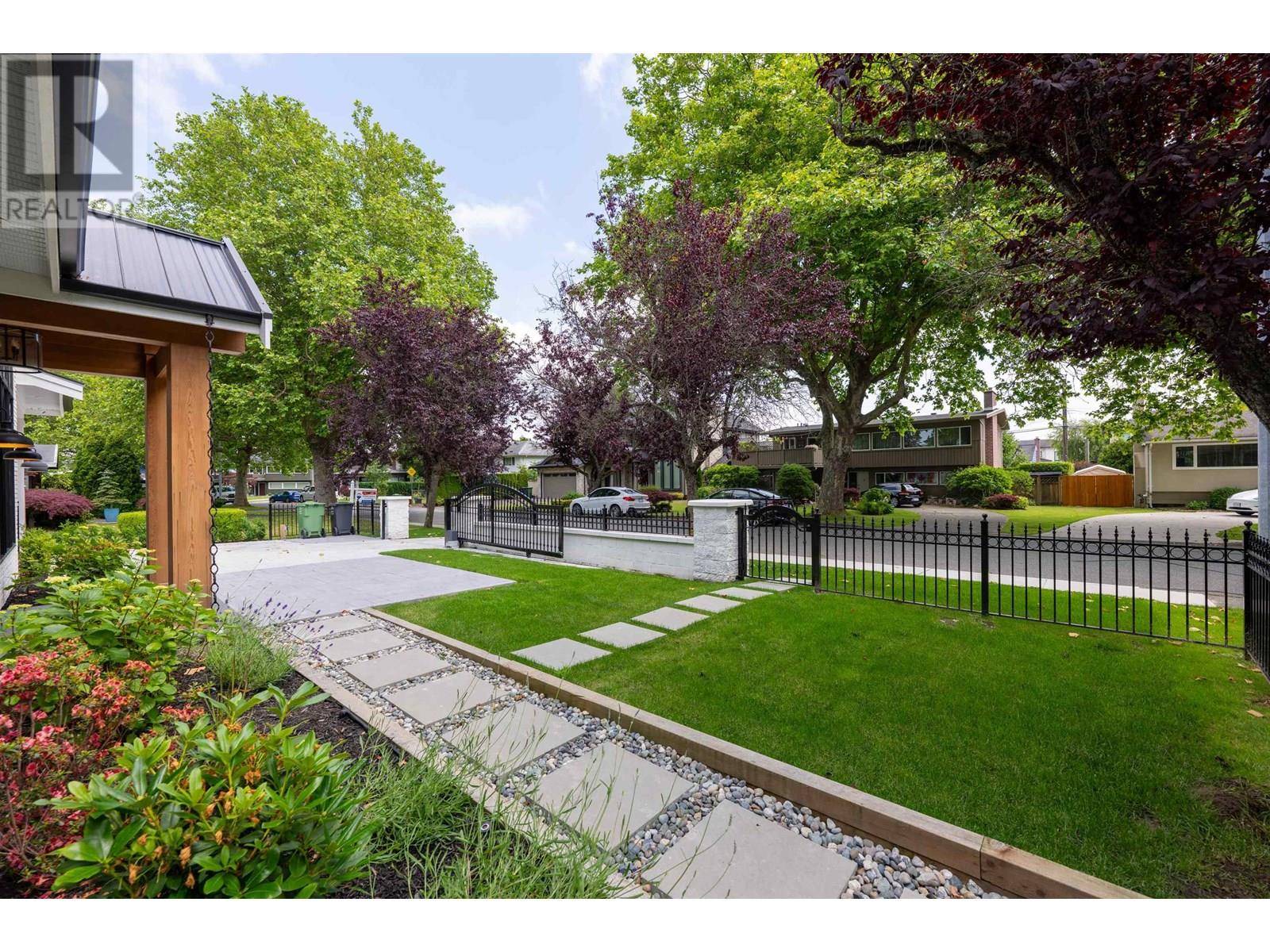 Richmond, BC V7C1X9,8531 FAIRFAX CRESCENT
