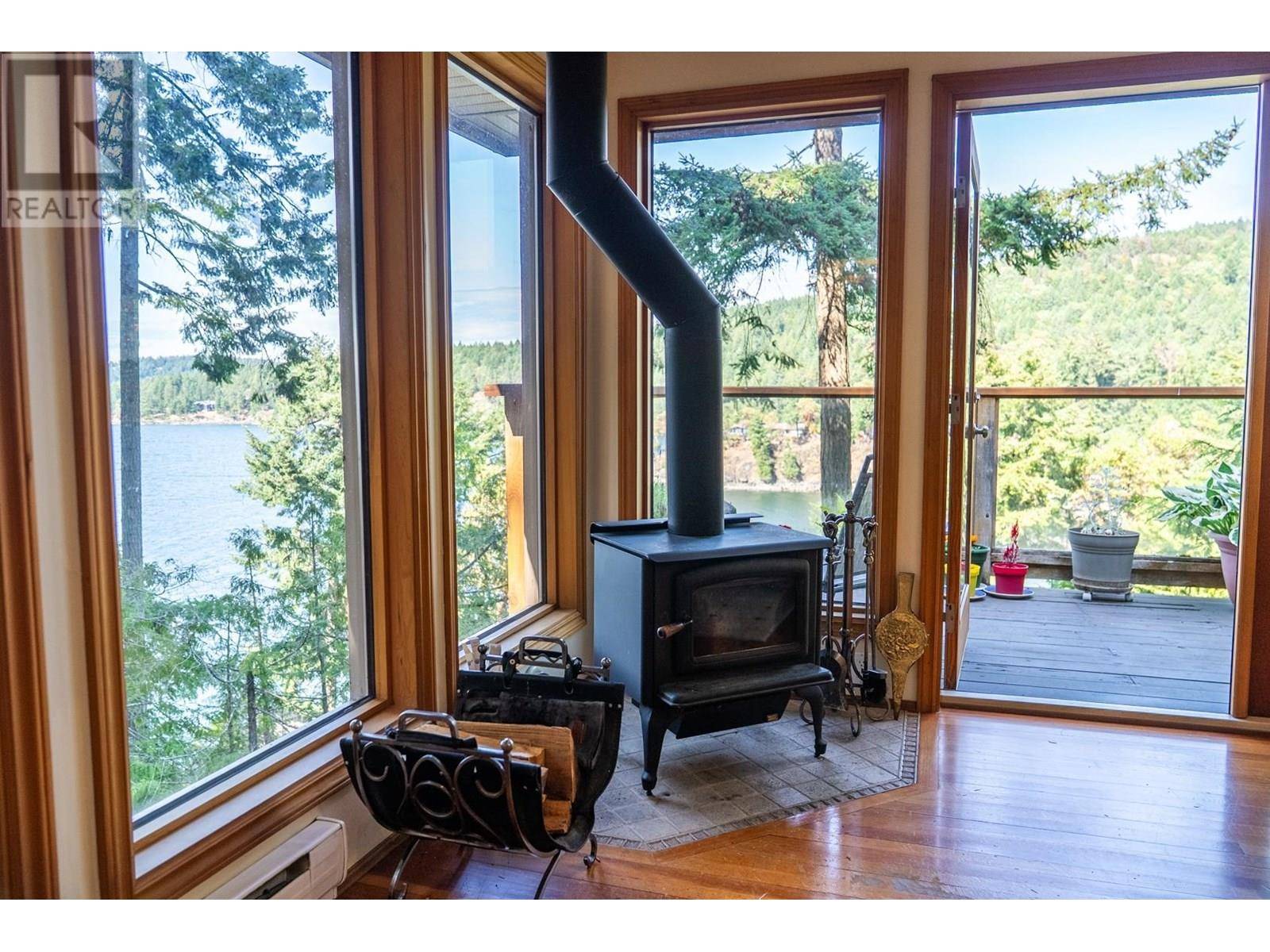 Pender Island, BC V0N2M2,1616 SCHOONER WAY