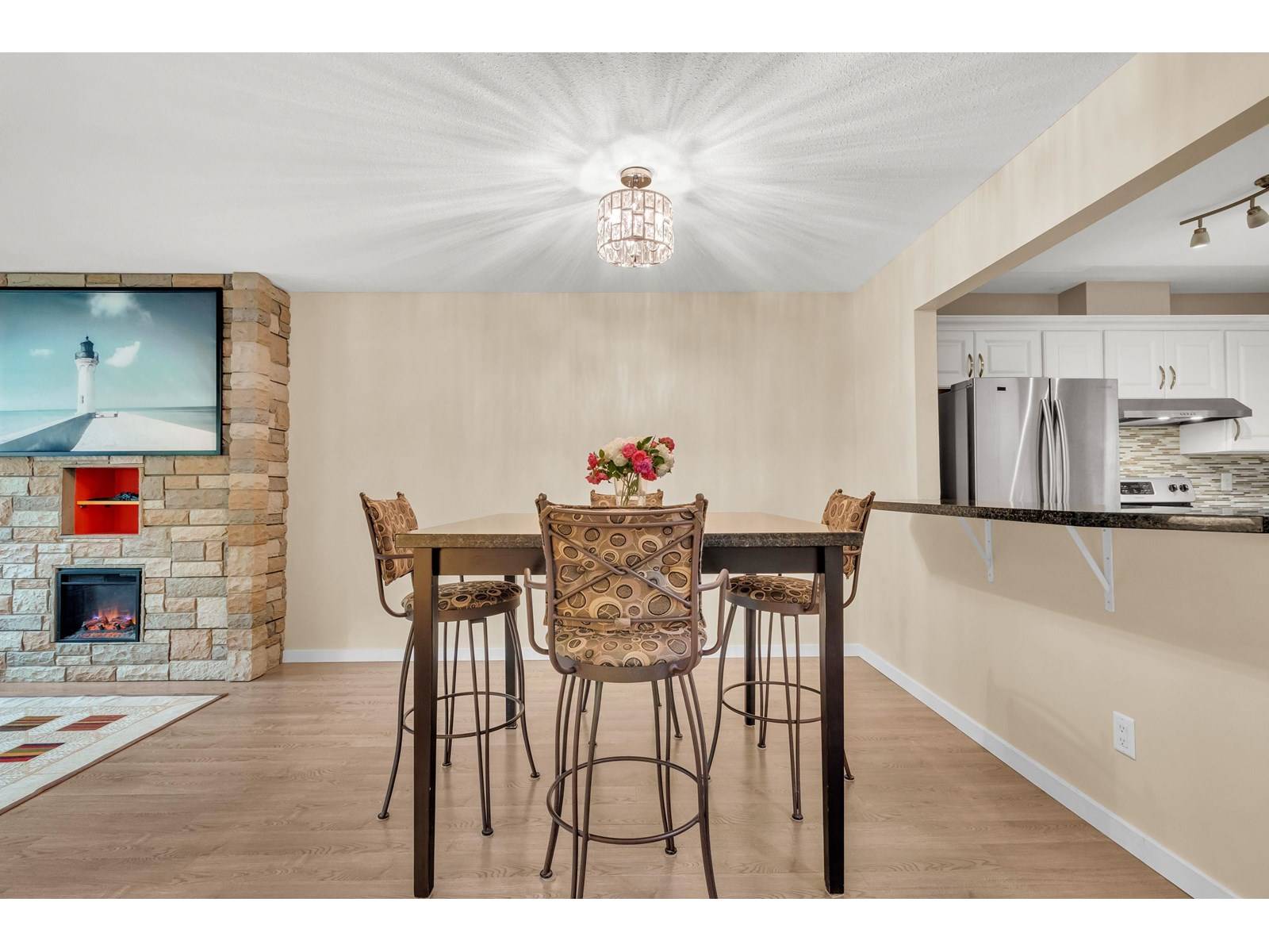 White Rock, BC V4B2J9,14950 THRIFT #208