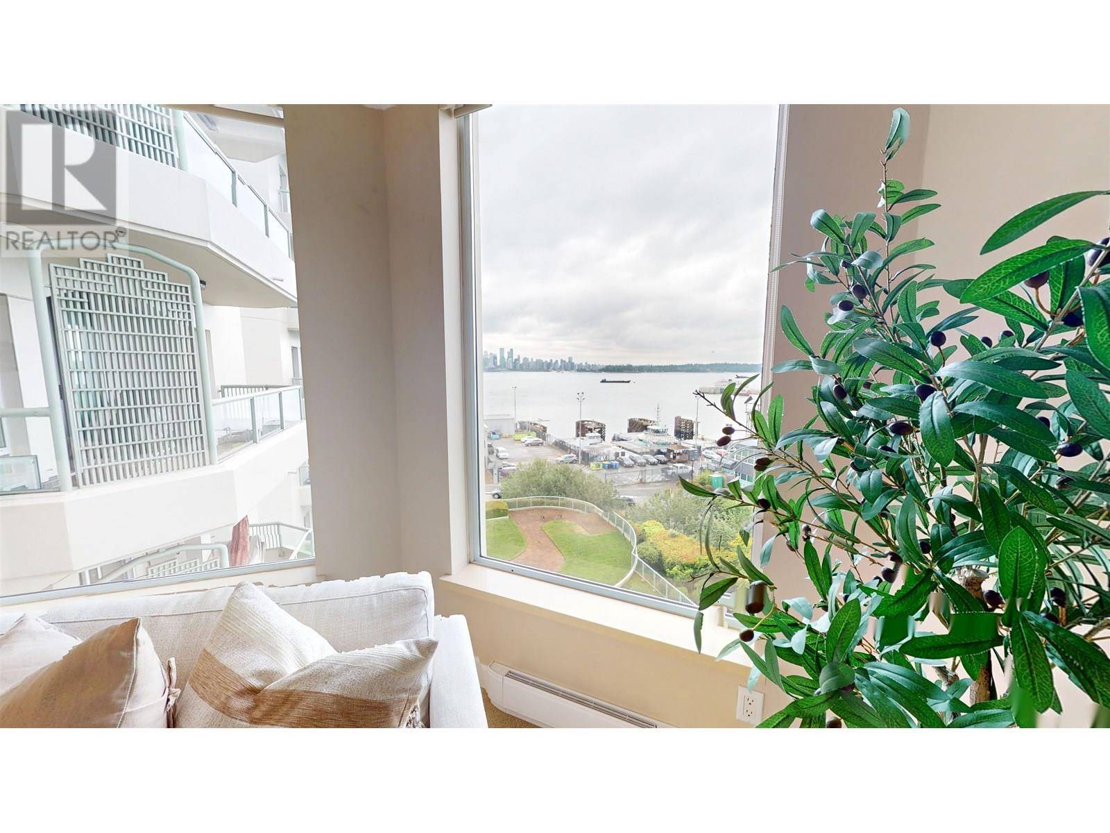 North Vancouver, BC V7M3L4,168 CHADWICK CT #508