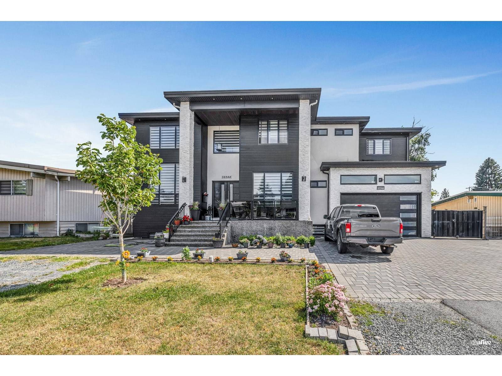 Abbotsford, BC V2T1R3,32244 PINEVIEW AVENUE