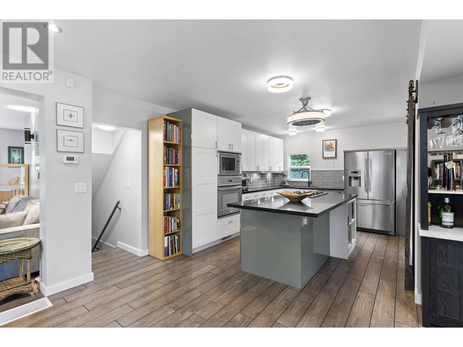 Maple Ridge, BC V2X6T3,12084 232ND STREET