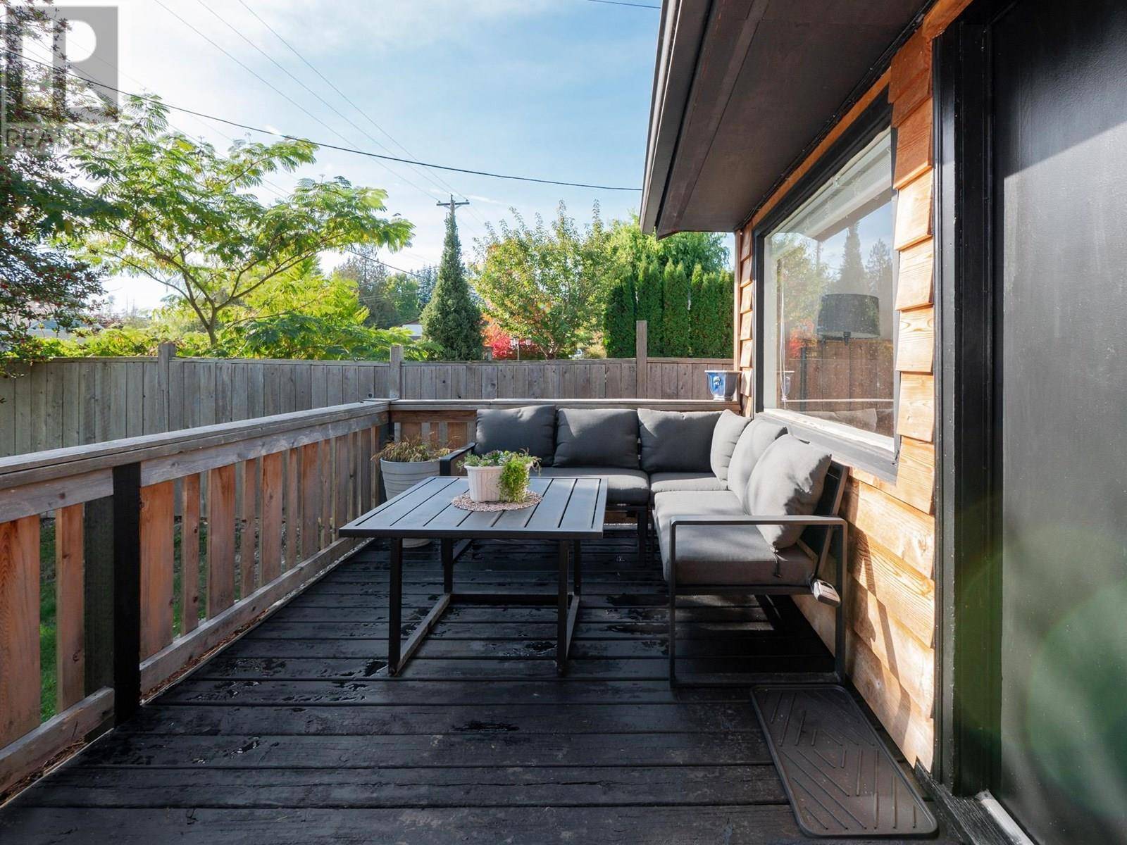 Gibsons, BC V0N1V9,716/718 HILLCREST ROAD