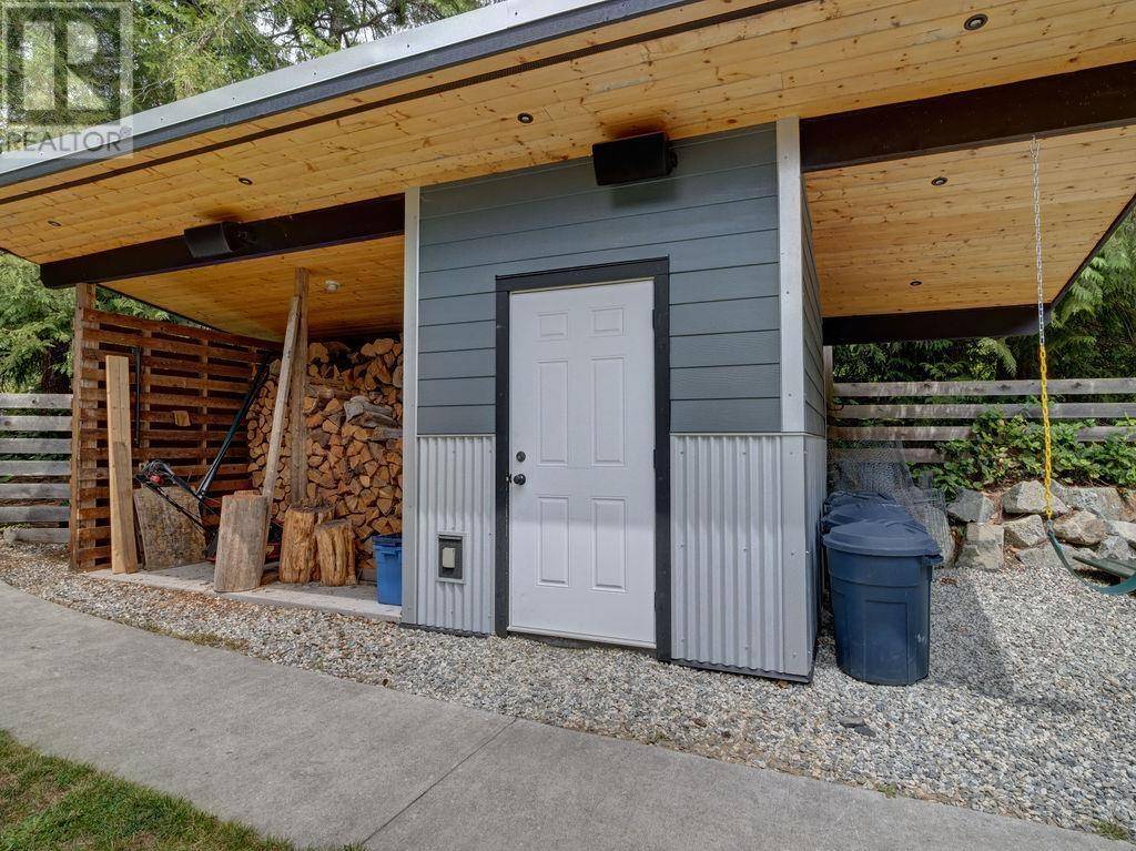 Halfmoon Bay, BC V7Z1A6,8057 COOPER ROAD