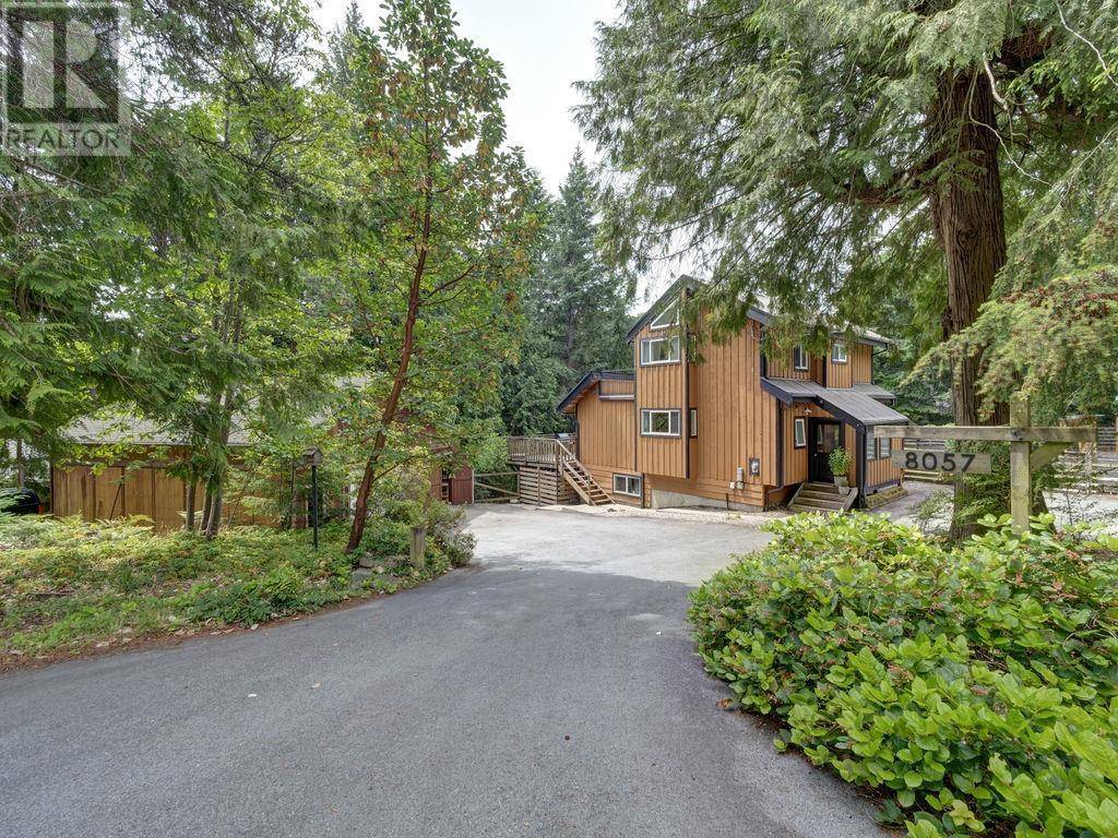 Halfmoon Bay, BC V7Z1A6,8057 COOPER ROAD