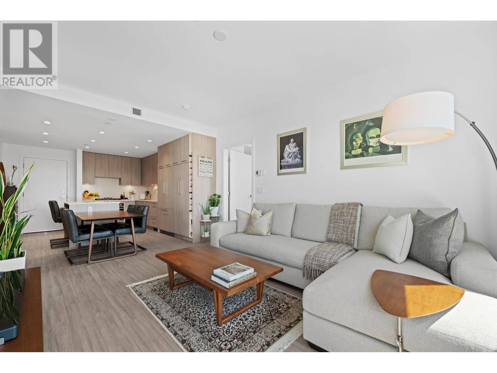 North Vancouver, BC V7L1G8,747 E 3RD ST #305