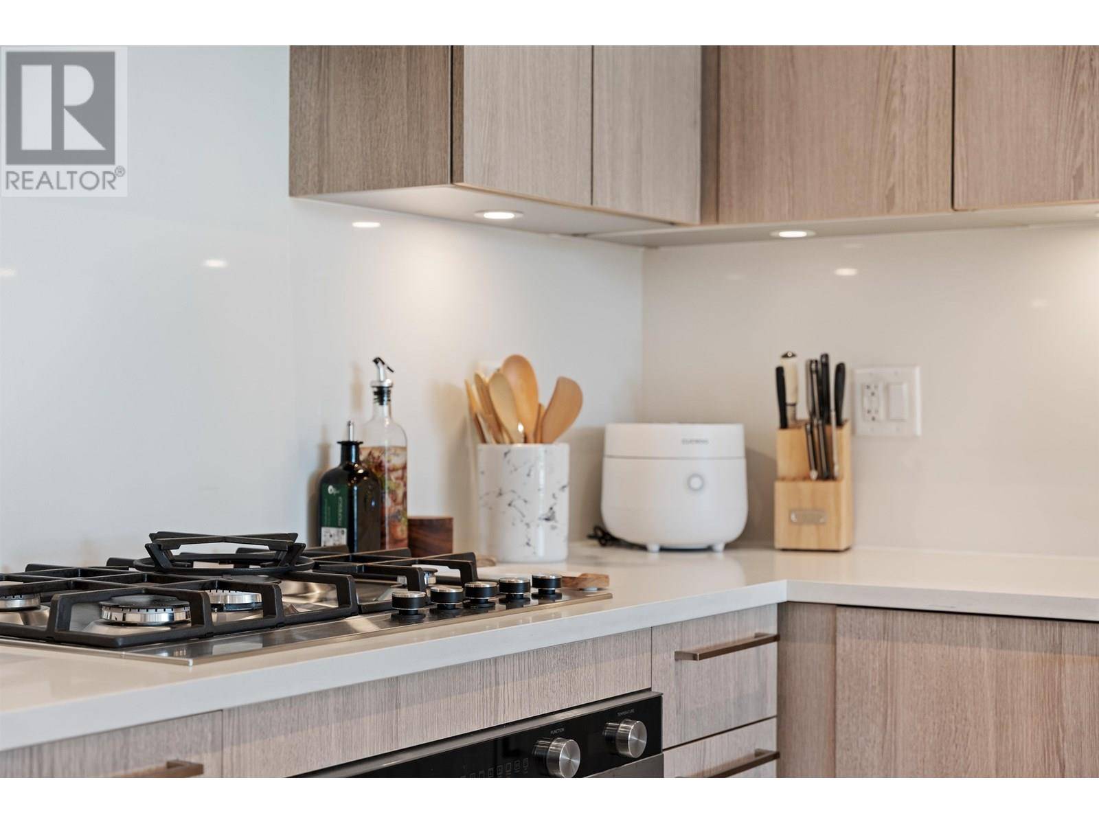 North Vancouver, BC V7L1G8,747 E 3RD ST #305