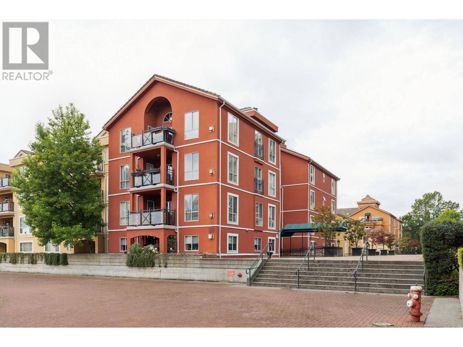 New Westminster, BC V3M6N8,6 RENAISSANCE SQ #104