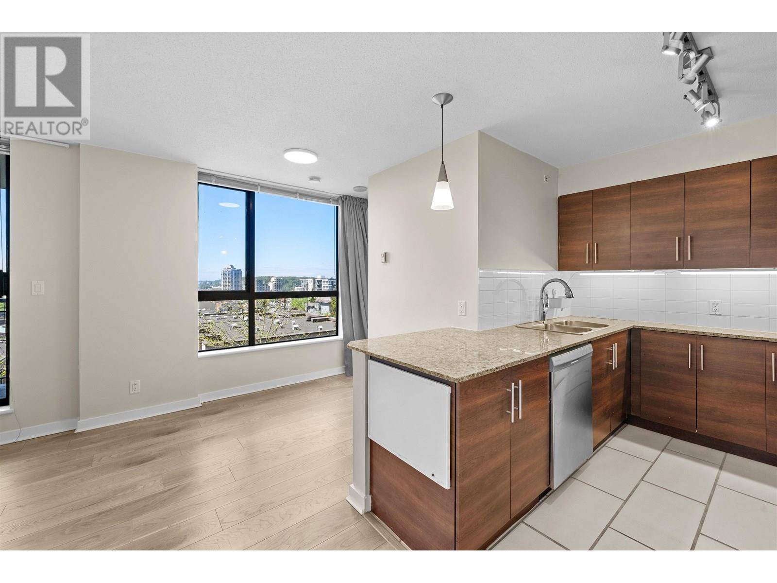 New Westminster, BC V3M1J9,814 ROYAL AVE #302