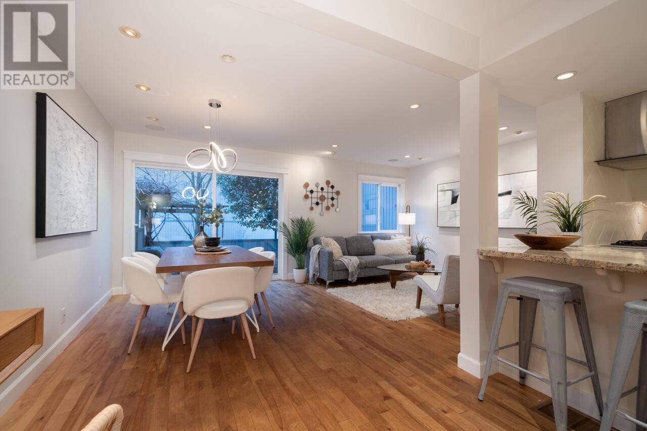 North Vancouver, BC V7G1T2,2034 DEEP COVE CRESCENT