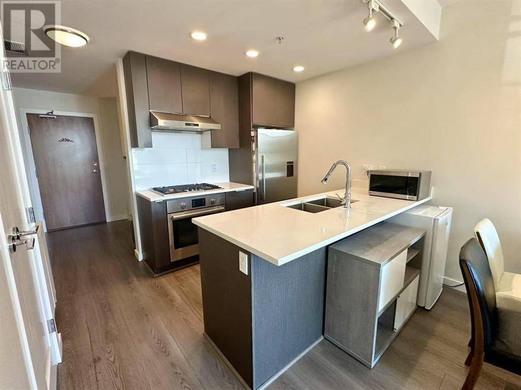 Richmond, BC V6X0R7,3333 SEXSMITH RD #309