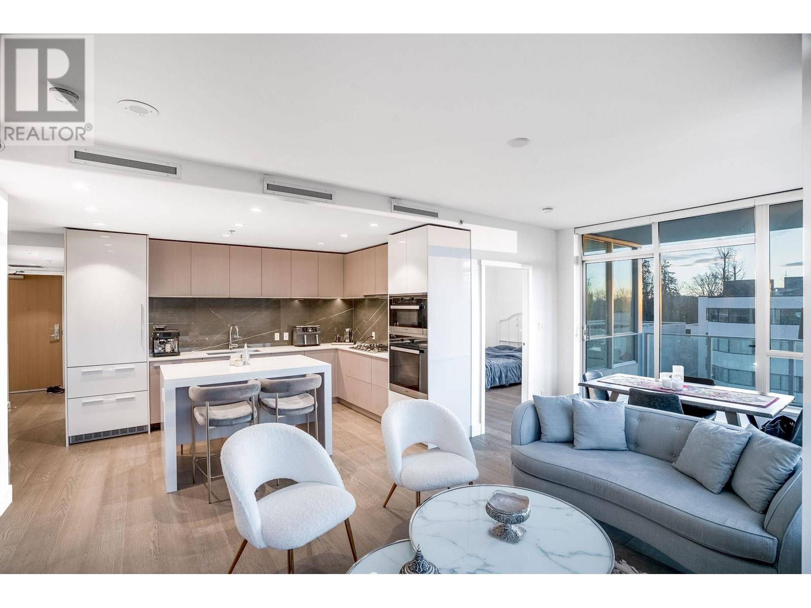 North Vancouver, BC V7P3B4,1675 LIONS GATE LN #306